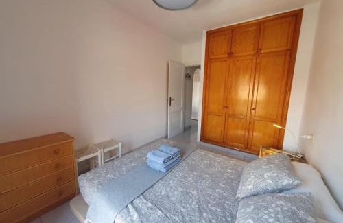 El Medano Apartment | Alquilaencanarias-Medano Galte, terrace and beach