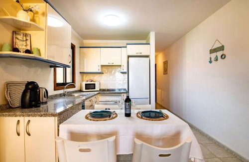 El Medano Apartment | Alquilaencanarias-Medano Atalaya, terrace & pool