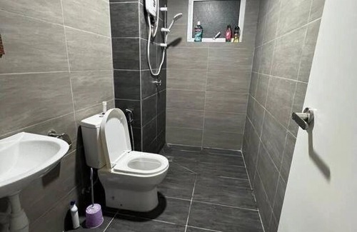 Kajang Apartment | Alstenor Homestay offers accommodations in Kajang and near IOI City Mall.