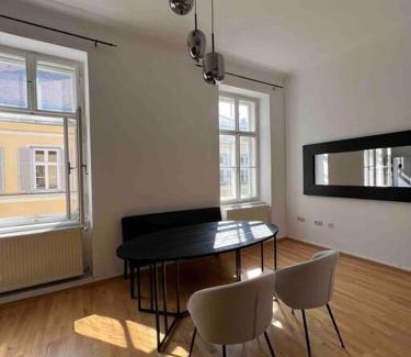 Sankt Leonhard Apartment | Altbauwohnung im Univiertel!