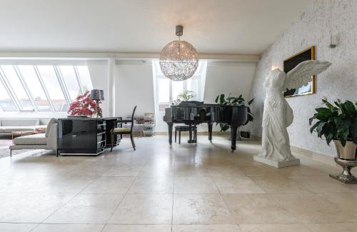 Mitte Apartment | Alte Schönhauser Penthouse by Suite030