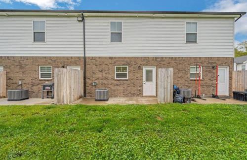 Clarksville Apartment | Altog2 Immense Unit 2bd 25 Bth