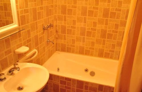Huerta Grande Cabin | Altos del Pucara Piscina Climatizada vista a las sierras juegos infantiles
