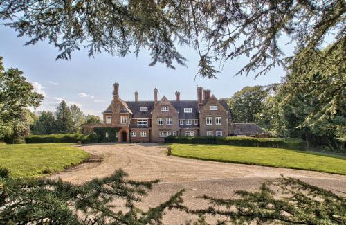 Alderbury House | Alward House by Group Retreats