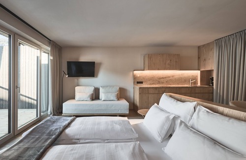 Mareo Hotel | AMA Stay