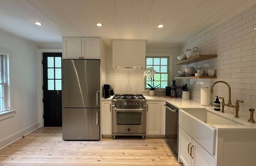 Amagansett North House | Amagansett Village Beautifully Restored Farm House & Studio with Pool