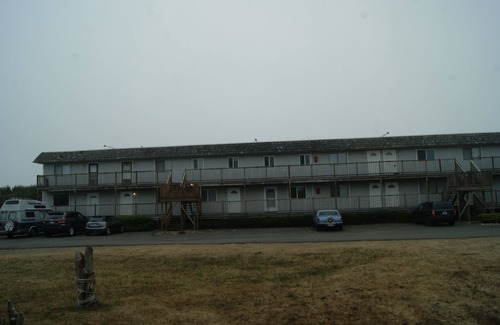 Ocean Shores Condo | Amazing 2-bdrm condo close to beach with WiFi and Fireplace