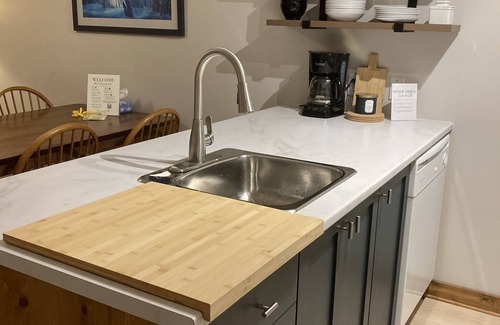 Silver Star Mountain Condo | Amazing 2 Bedroom and 1 Bath Condo with Ski in/out Close to Silver Queen!