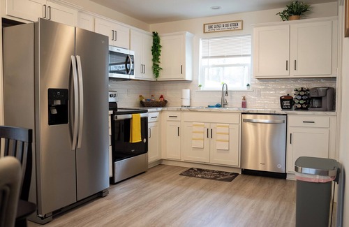 Jeffersonville House | Amazing 2 units house mins to Louisville!