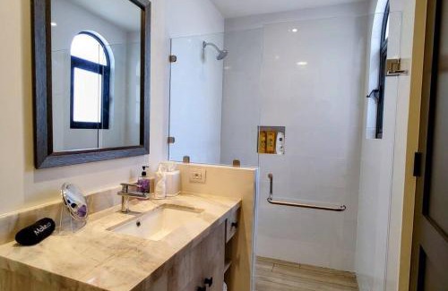 Los Cabos Apartment | Amazing 2BR Pool/Jacuzzi/Beach/Resort/10Min Cabo