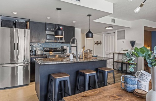 Dead Man's Flats Condo | Amazing 3BR Condo W/Hot Tub Access and Mtn Views!