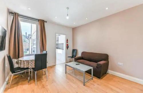 Grove Apartment | Amazing 4 bed house in Kingston