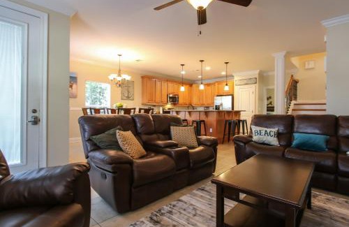 Villages of Crystal Beach House | Amazing 4 Bedroom Vacation Home in The Villages of Crystal Lakes