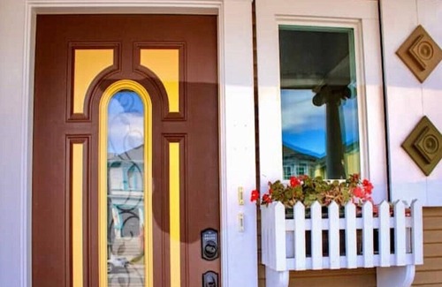 Oak Center House | *AMAZING* 7-Bedroom home with Game room & Hot tub