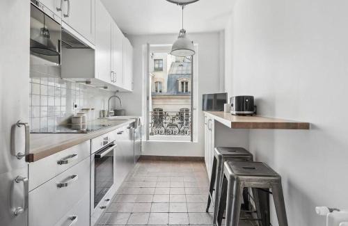 Quartier du Gros-Caillou Apartment | Amazing Apartment Eiffel Tower