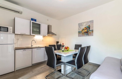 Rovanjska Apartment | Amazing apartment in Jasenice with WiFi