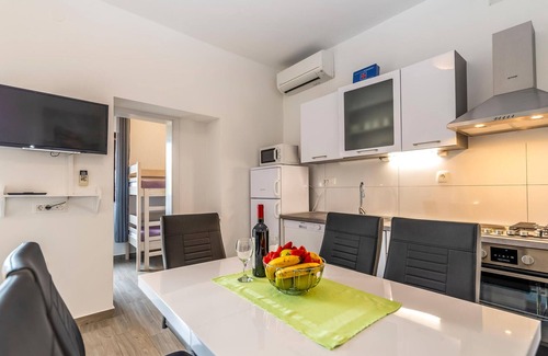 Rovanjska Apartment | Amazing apartment in Jasenice with WiFi