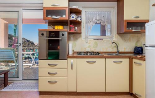 Stinica House | Amazing Apartment In Jablanac With Wifi