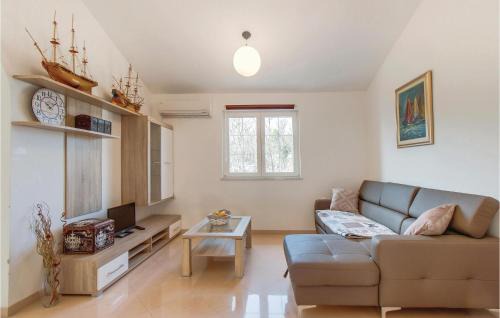 Porozina Apartment | Amazing Apartment In Porozina With Wifi