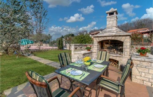 Porozina Apartment | Amazing Apartment In Porozina With Wifi