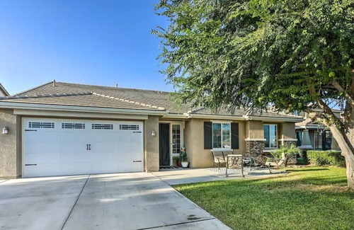 Greenacres Apartment | Amazing Bakersfield Home w/ Outdoor Pool