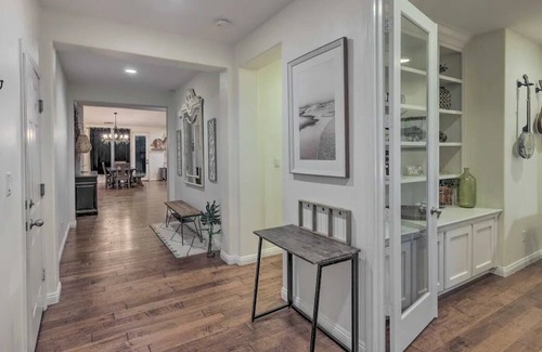 Greenacres Apartment | Amazing Bakersfield Home w/ Outdoor Pool