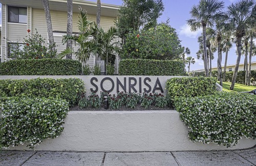 Belleair Beach Condo | Amazing Beachfront Condominium , Direct to pool , Magical view