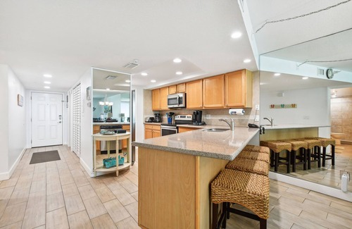 Madeira Beach Condo | Amazing Beachfront Condo 3BR/2BA - Spectacular View