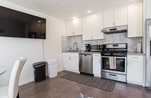San Bruno House | Amazing Bright&New airbnb 2bedroom. Near SFO!
