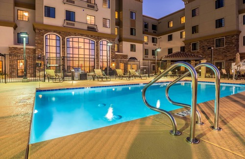 Chandler Condo | Amazing Central Location | Fitness Center + Pool