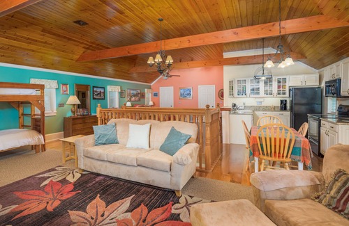 Reinholds Apartment | Amazing country farm setting! Animals, flower/vegetable gardens.