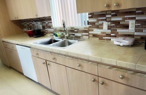 Ludlam House | Amazing & cozy Duplex near Zoo Miami