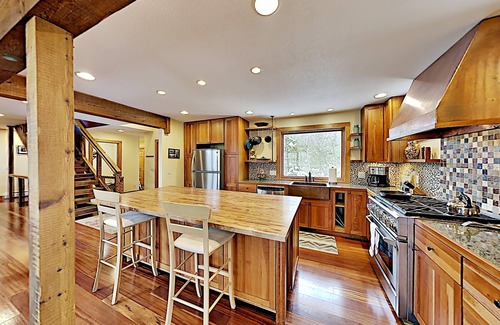 Hayward Cabin | Amazing Custom Built Northwoods Executive Lake Home- Ultimate Family Getaway