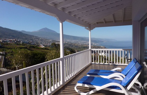 La Matanza de Acentejo Villa | Amazing Sea- and Mountainviews. Tropical Garden with Privatepool