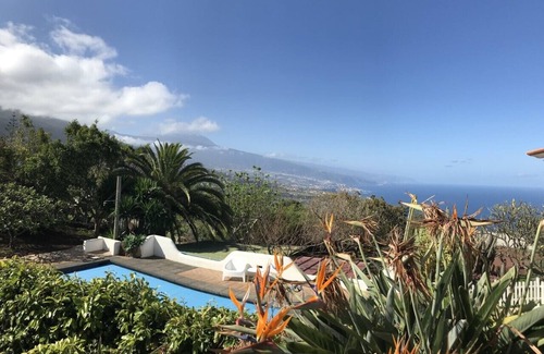 La Matanza de Acentejo Villa | Amazing Sea- and Mountainviews. Tropical Garden with Privatepool