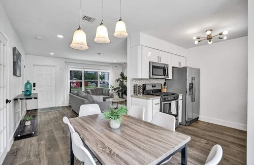 Hallandale Beach House | Amazing Heated Pool. Close to Beach