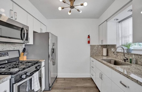 Hallandale Beach House | Amazing Heated Pool. Close to Beach