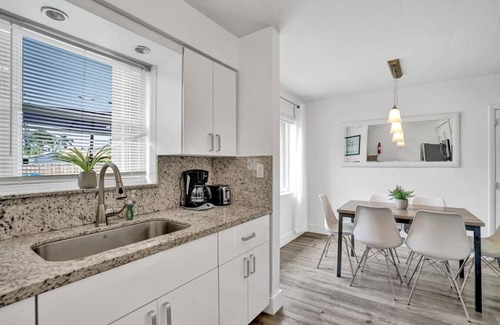 Hallandale Beach House | Amazing Heated Pool. Close to Beach