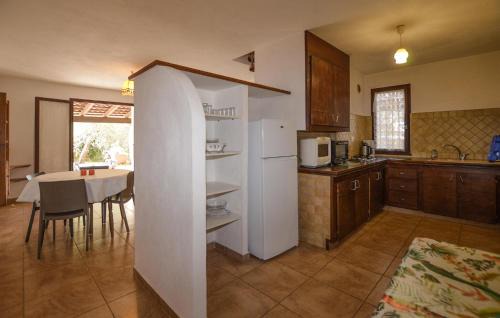 Querciolo House | Amazing Home In Querciolo With House A Mountain View