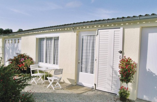 Quettehou House | Amazing home in Quettehou