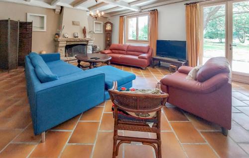 Saint-Thurien House | Amazing Home In Saint-Thurien With Wifi