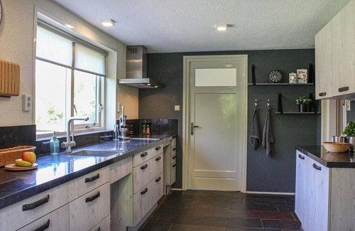 Scharendijke House | Amazing home in Scharendijke with WiFi