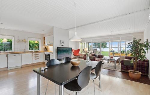 Sunds House | Amazing Home In Sunds With Lake View