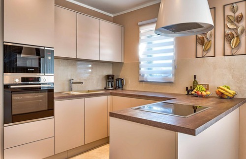 Brgod House | Amazing home in Trget with kitchen