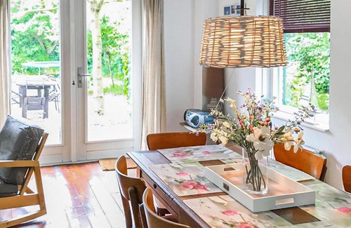 Zonnemaire House | Amazing Home In Zonnemaire With Wifi