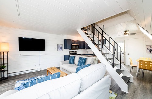 Stevensville House | Amazing Lake Michigan Views: Completely Remodeled and Steps from Lake Michigan!