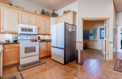 Tofte House | Amazing Lake Superior Views, Lake Access, Bike Trail, Garage, Close to Parks/Hik