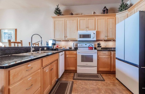 Tofte House | Amazing Lake Superior Views, Lake Access, Bike Trail, Garage, Close to Parks/Hik