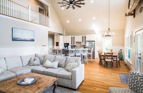 Sherrills Ford House | Amazing Lake Views, Heatable Pool & Spa, Private Dock