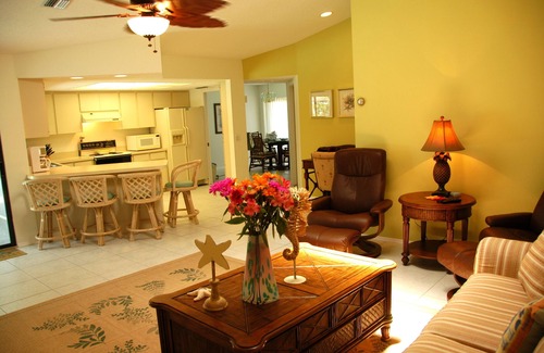 Golden Beach House | AMAZING LOCATION ~ Golden Beach House ~ Steps from Beach ~ Heated Pool